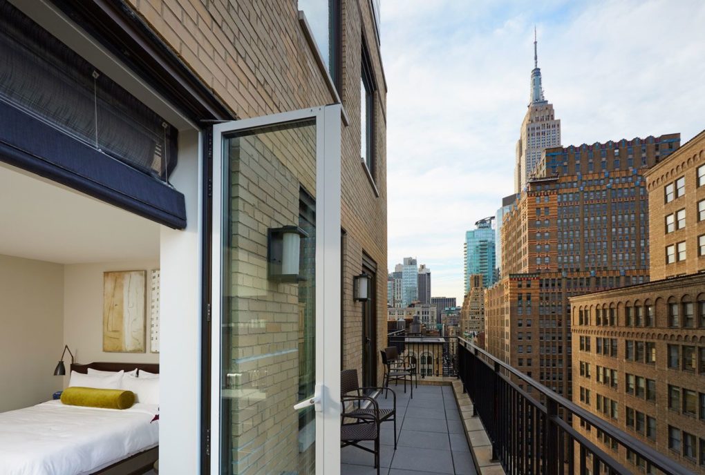 deluxe-guest-room-balcony-empire-state-building-view-marmara-park-1020x688